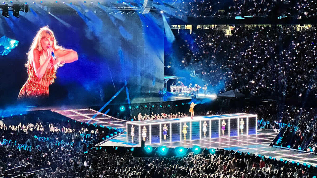 taylor swift at concert