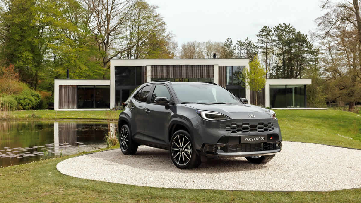 toyota yaris cross | storm grey color | 2026.