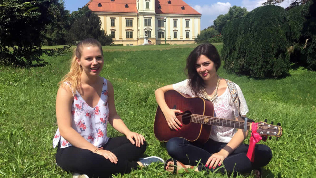 mia dimšić & maja batorek | 2026.
