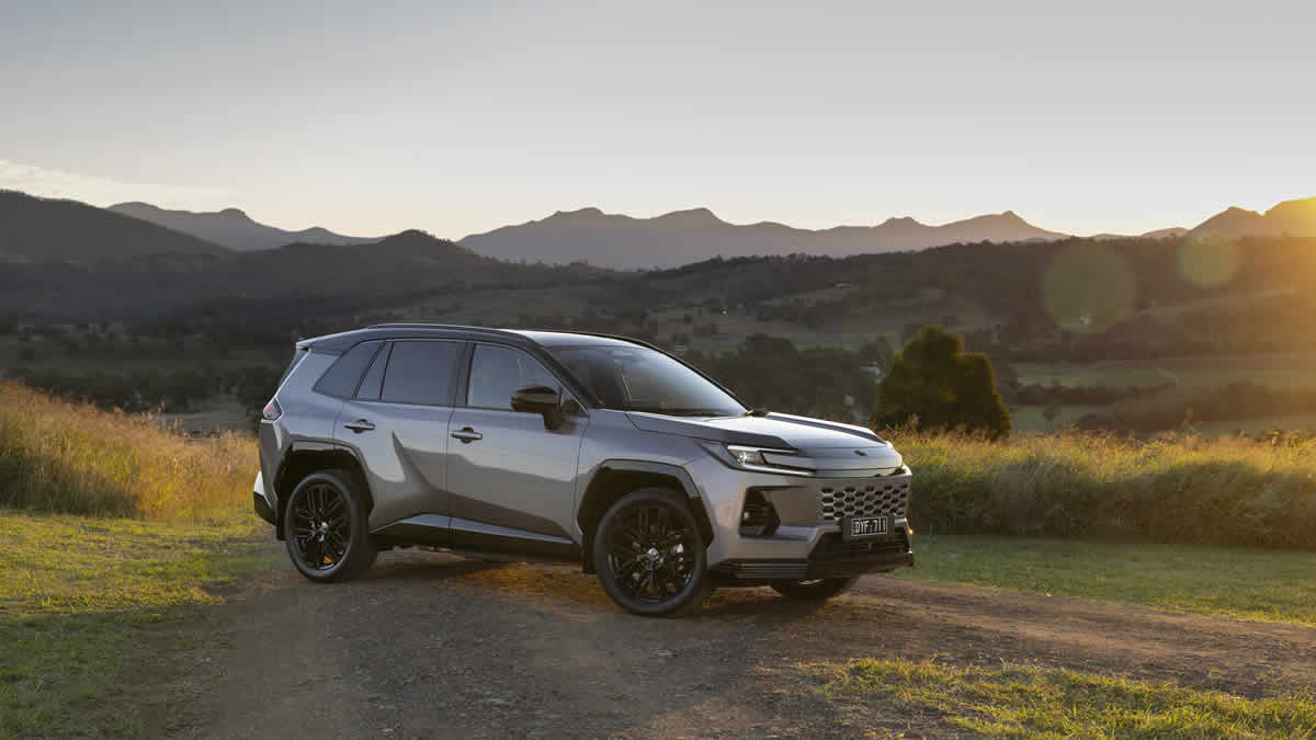 Toyota RAV4 | Obiteljski SUV koji donosi pouzdanost, prostranost i štedljive hibridne pogone